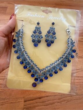 Fashion Jewelry Blue Crystal Necklace and Earring Set